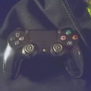 PS4 controller